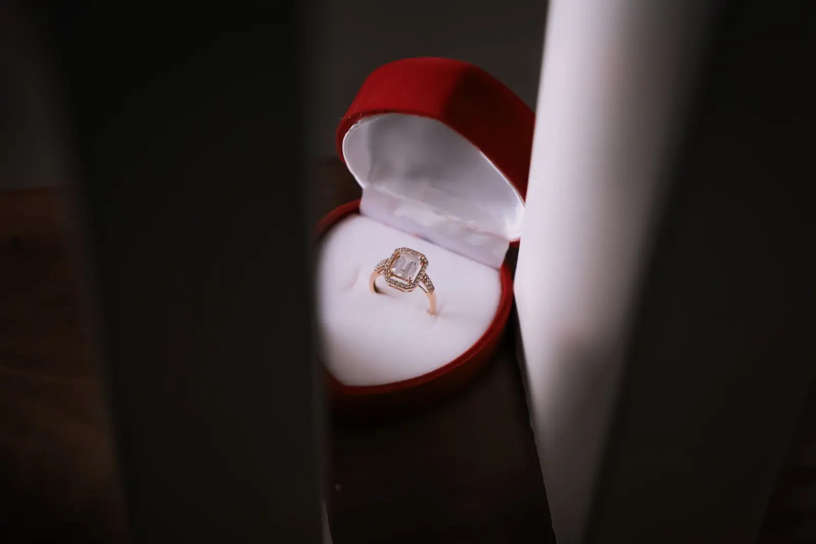 Diamond ring presented in its box, where a VVS grade is invisible