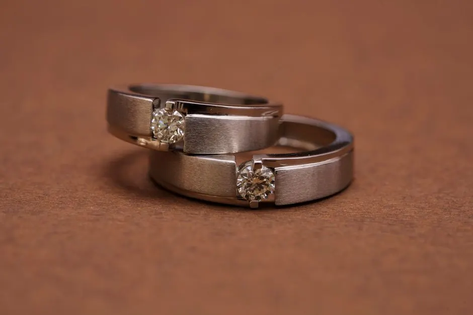 Two similar diamonds side by side, the comparison a colour grade actually describes